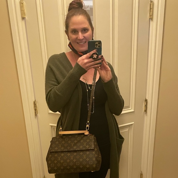 MEET YOUR POSHER - Picture 2 of 4